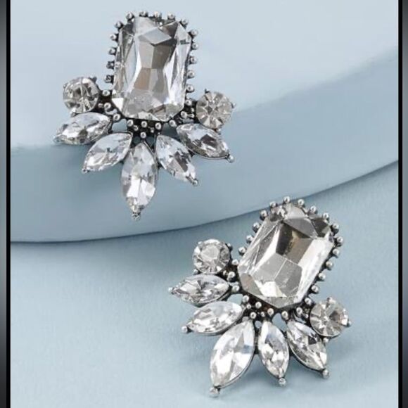 crystal decor stud earrings H12 - Picture 2 of 4